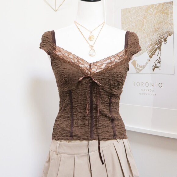 Brown Crinkle Lace Trim Tee 🐻 - Picture 1 of 7